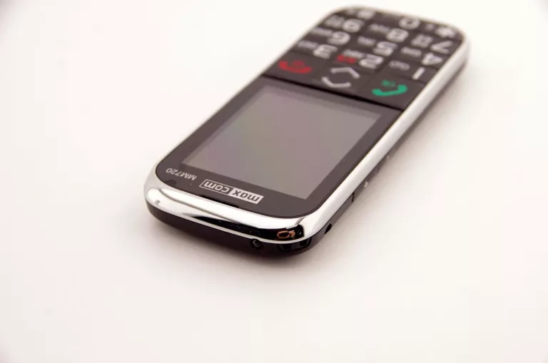 TELEFON KOMÓRKOWY MAXCOM MM720BB 16 MB / 16 MB 2G CZARNY ZESTAW