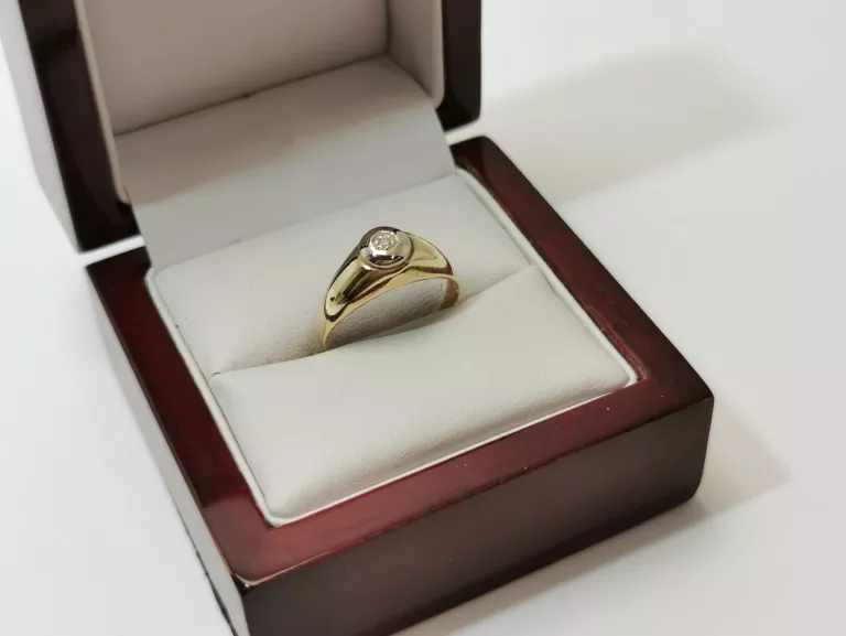 ZŁOTY PIERŚCIONEK Z DIAMENTEM 0,02 CT 2,21G PR.375 ROZ.14