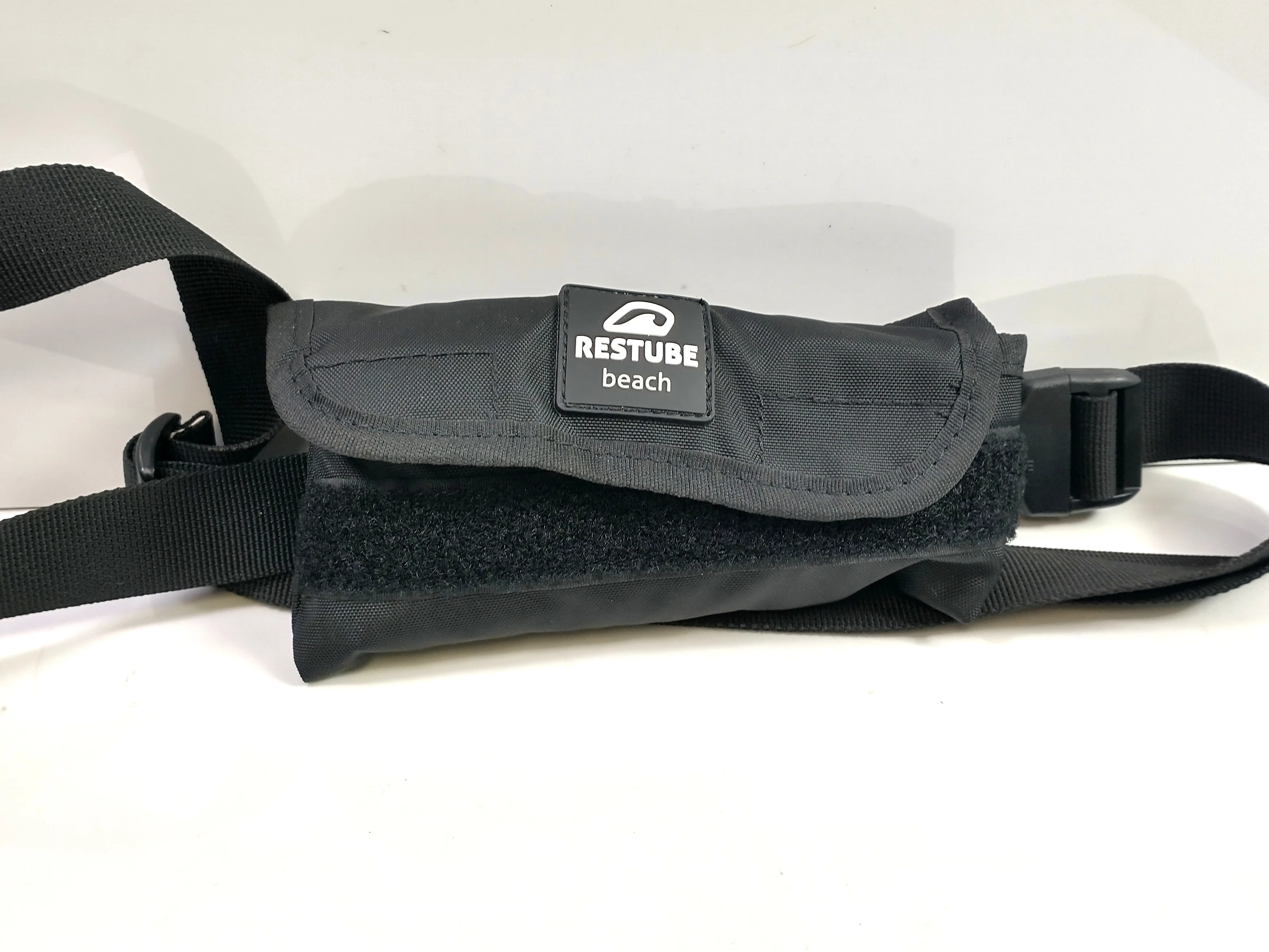 restube-beach-bojka-pneumatyczna-asekuracyjna-restube-one-stan-11323-2