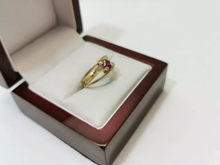 ZŁOTY PIERŚCIONEK DIAMENTAMI 2,19G 585 0,06CT