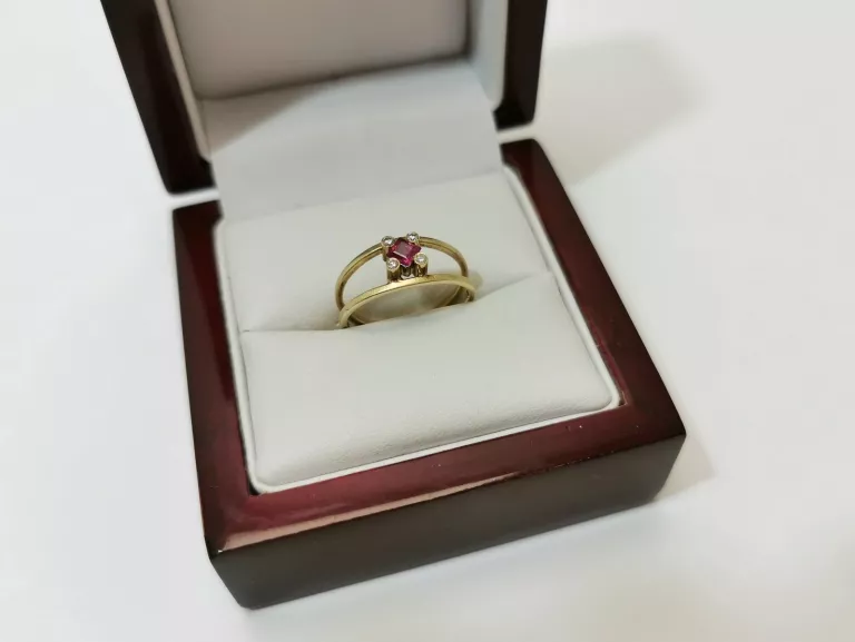 ZŁOTY PIERŚCIONEK DIAMENTAMI 2,19G 585 0,06CT
