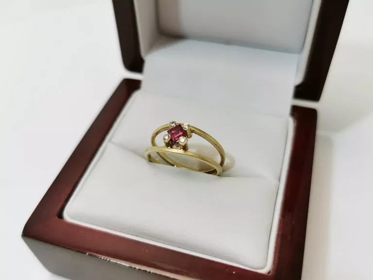 ZŁOTY PIERŚCIONEK DIAMENTAMI 2,19G 585 0,06CT