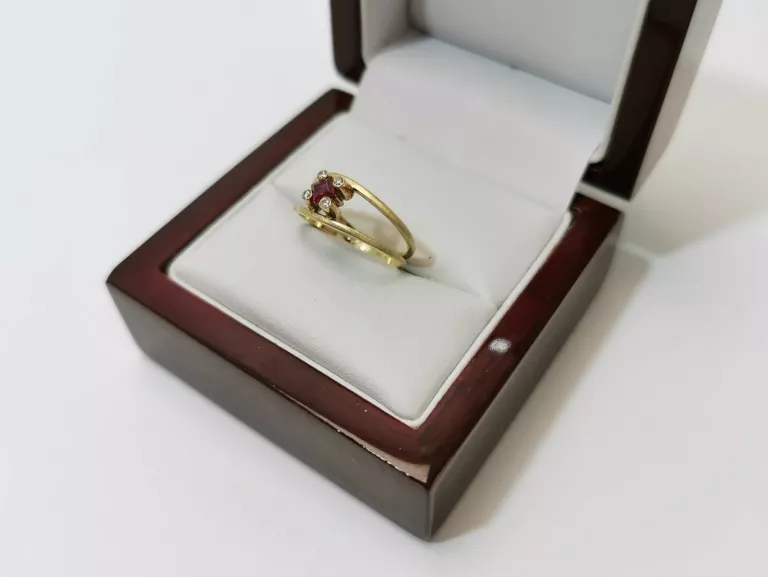 ZŁOTY PIERŚCIONEK DIAMENTAMI 2,19G 585 0,06CT