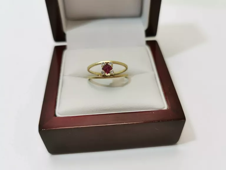 ZŁOTY PIERŚCIONEK DIAMENTAMI 2,19G 585 0,06CT