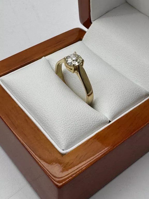 PIERŚCIONEK Z BRYLANTEM O MASIE 0,74 CT / WYCENA WROCŁAW