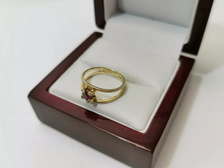 ZŁOTY PIERŚCIONEK DIAMENTAMI 2,19G 585 0,06CT