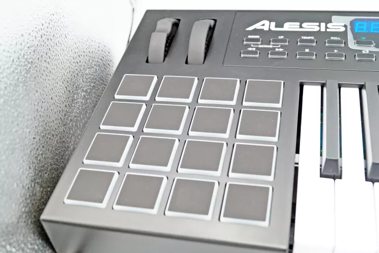 ALESIS VI 25 KLAWIATURA STERUJĄCA