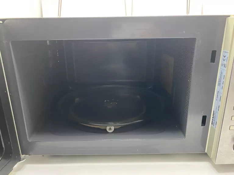KUCHENKA MIKROFALOWA SHARP R222STWE