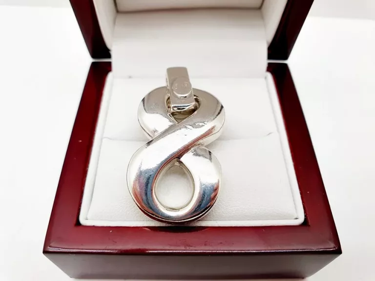 PIĘKNA ELEGANCKA SREBRNA ZAWIESZKA ÓSEMKA P925 6,29G