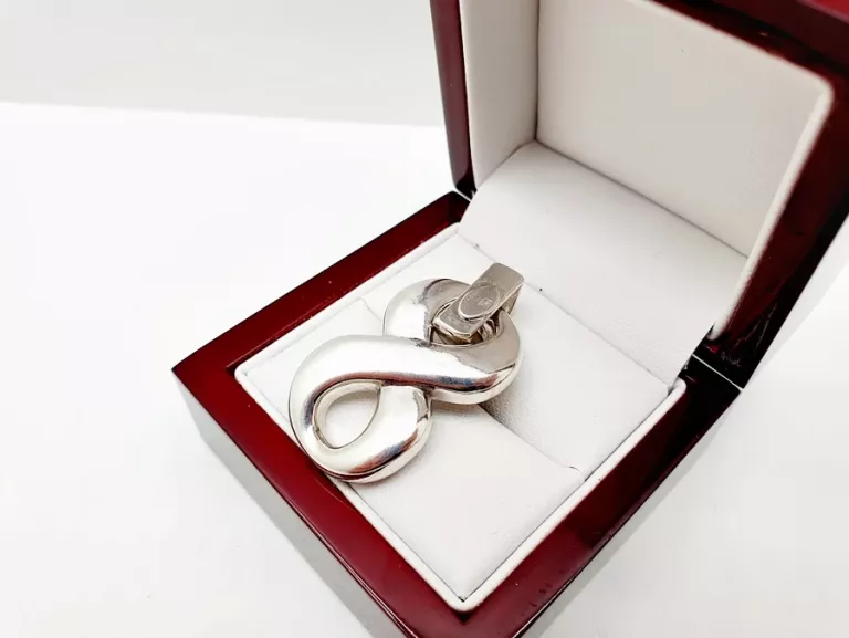 PIĘKNA ELEGANCKA SREBRNA ZAWIESZKA ÓSEMKA P925 6,29G