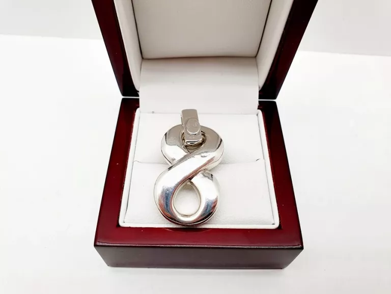 PIĘKNA ELEGANCKA SREBRNA ZAWIESZKA ÓSEMKA P925 6,29G