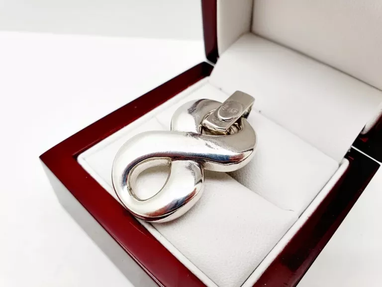 PIĘKNA ELEGANCKA SREBRNA ZAWIESZKA ÓSEMKA P925 6,29G
