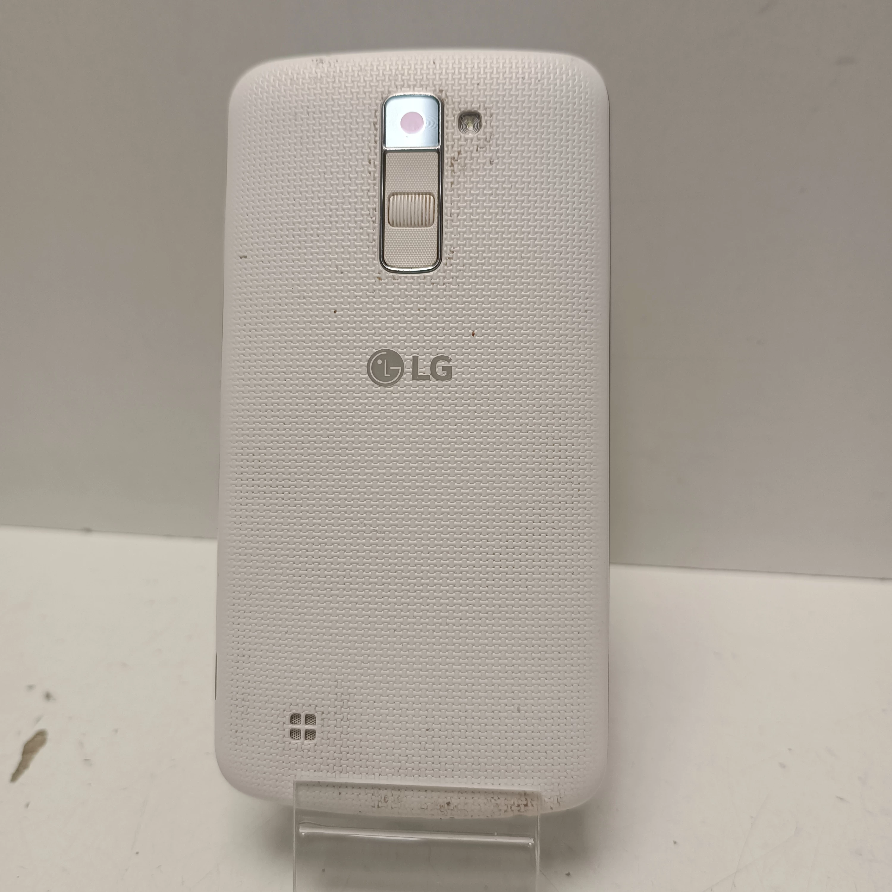 telefon-lg-k420-przekatna-ekranu-530