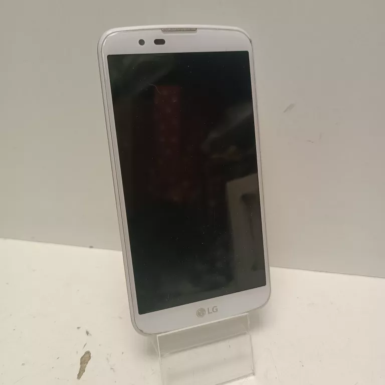 telefon-lg-k420-osiedle-teatralne-3u15-krakow