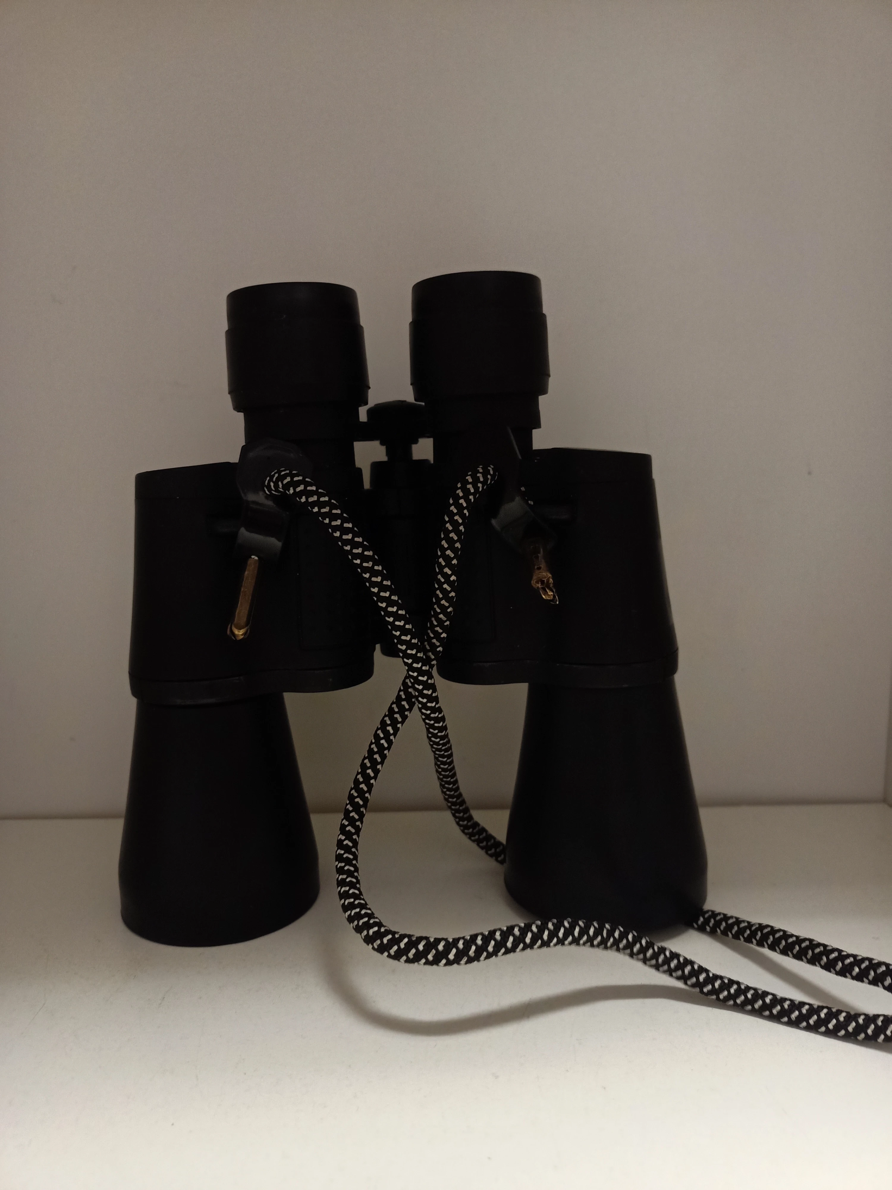 lornetka-czarna-duza-senatorska-38-legnica