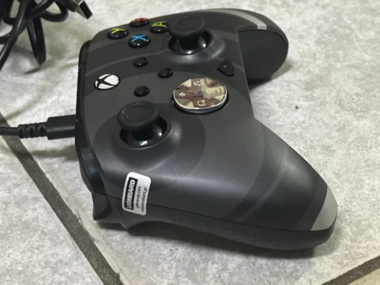 KONSOLA XBOX ONE (1540) 500GB+PAD