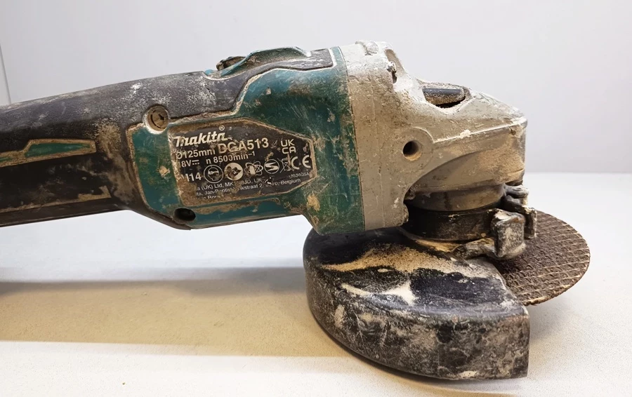 szlifierka-katowa-makita-dga513-2021r-body-rodzaj-zasilania-128529-1