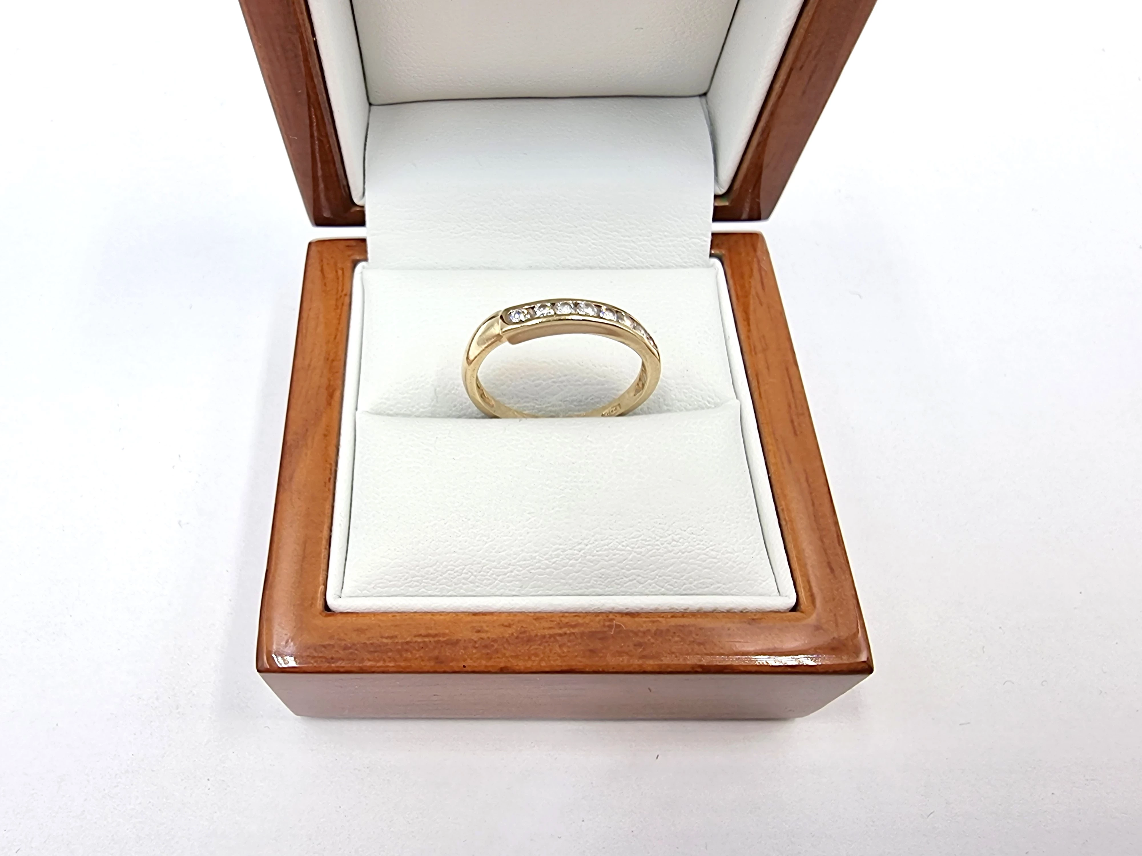 zloty-pierscionek-z-cyrkoniami-p585-245g-r17-ean-gtin-022600755791