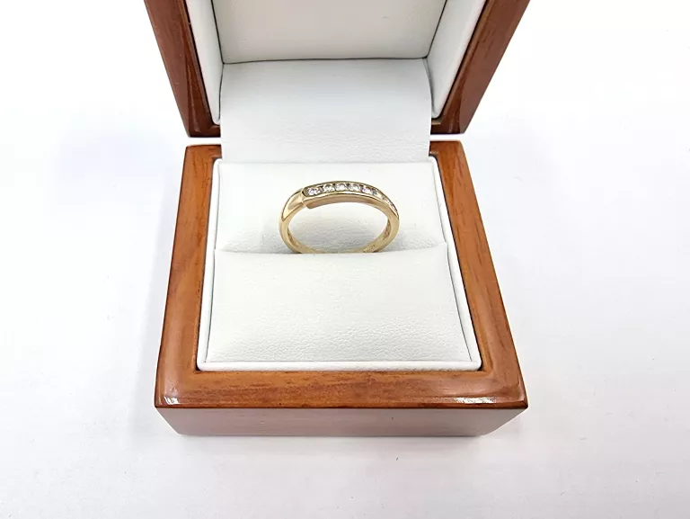 zloty-pierscionek-z-cyrkoniami-p585-245g-r17-ean-gtin-022600755791