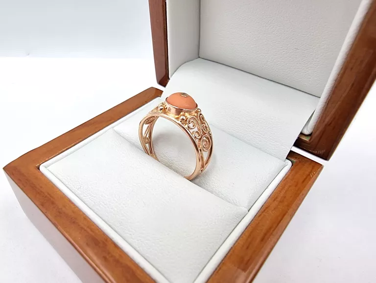 zloty-pierscionek-z-koralem-p585-304g-r14-material-15835-524288