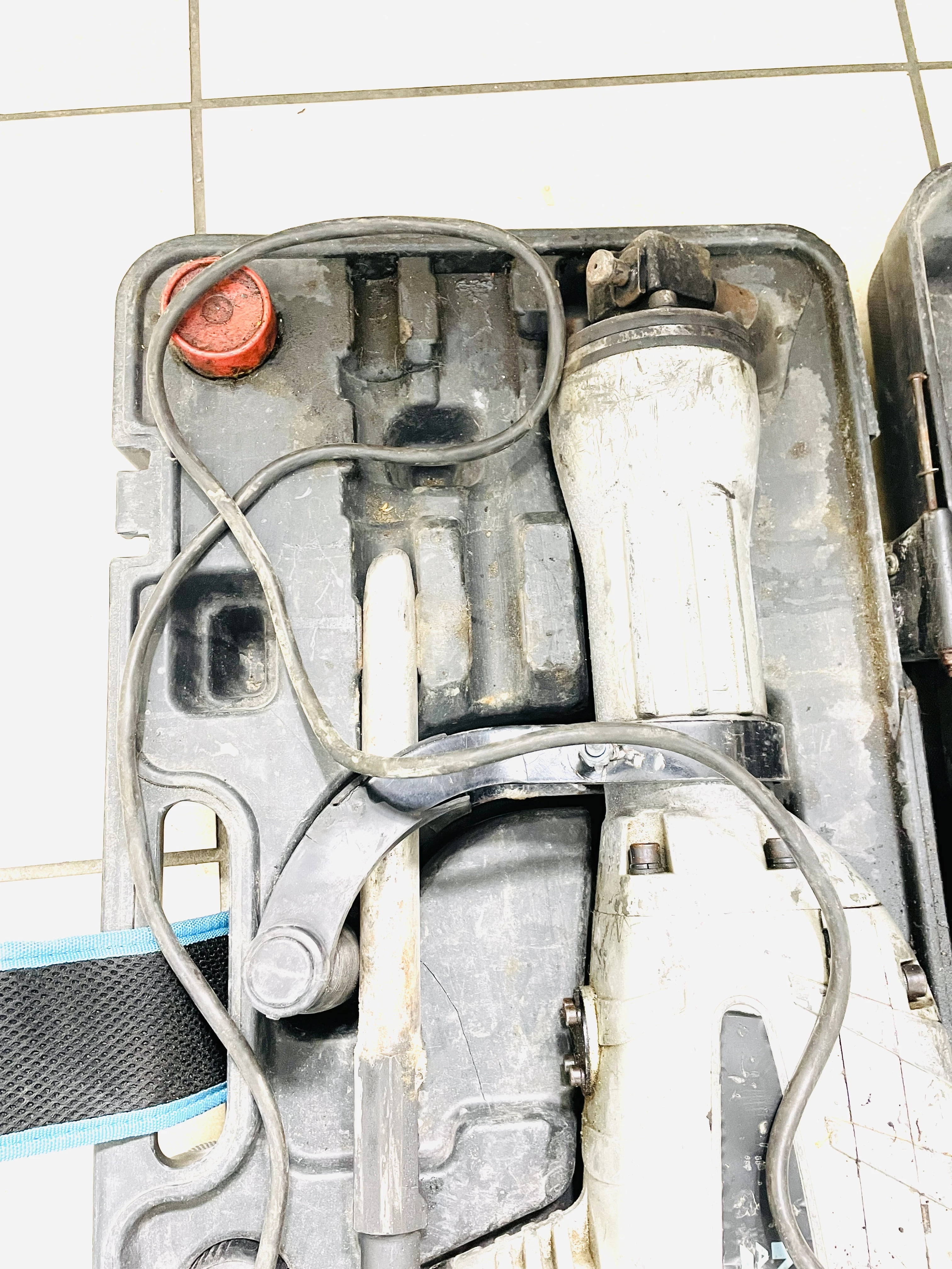 mlot-wyburzeniowy-mac-allister-1500-w-40-j-maci500bd-ean-gtin-5059340253305