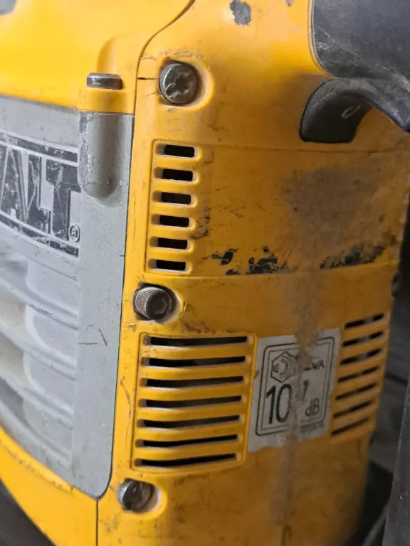 MŁOT WYBURZENIOWY DEWALT