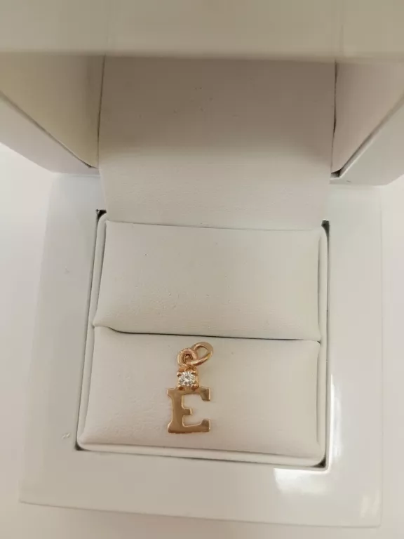 ZŁOTA ZAWIESZKA LITERKA E Z CYRKONIĄ P585/ 0,67G