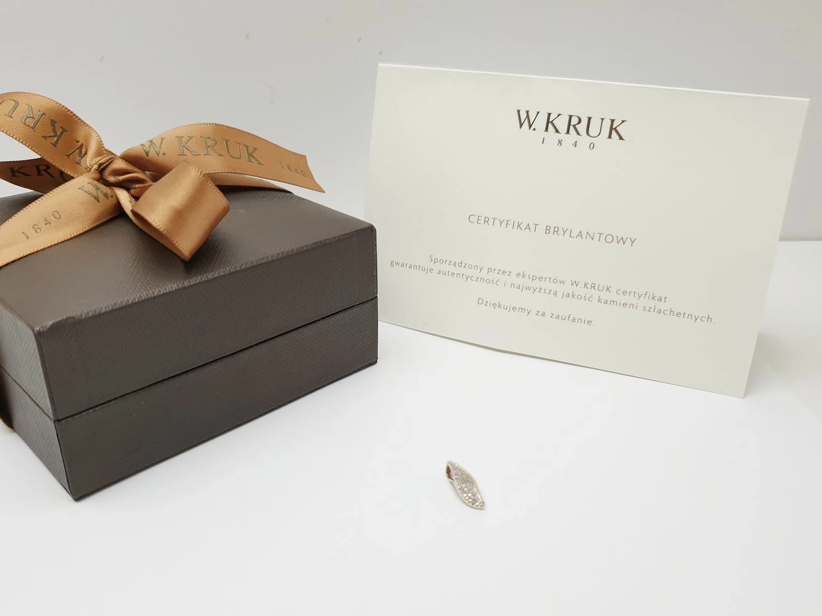 delikatna-zlota-zawieszka-z-diamentami-wkruk-006ct-585-marka-226434-1777462