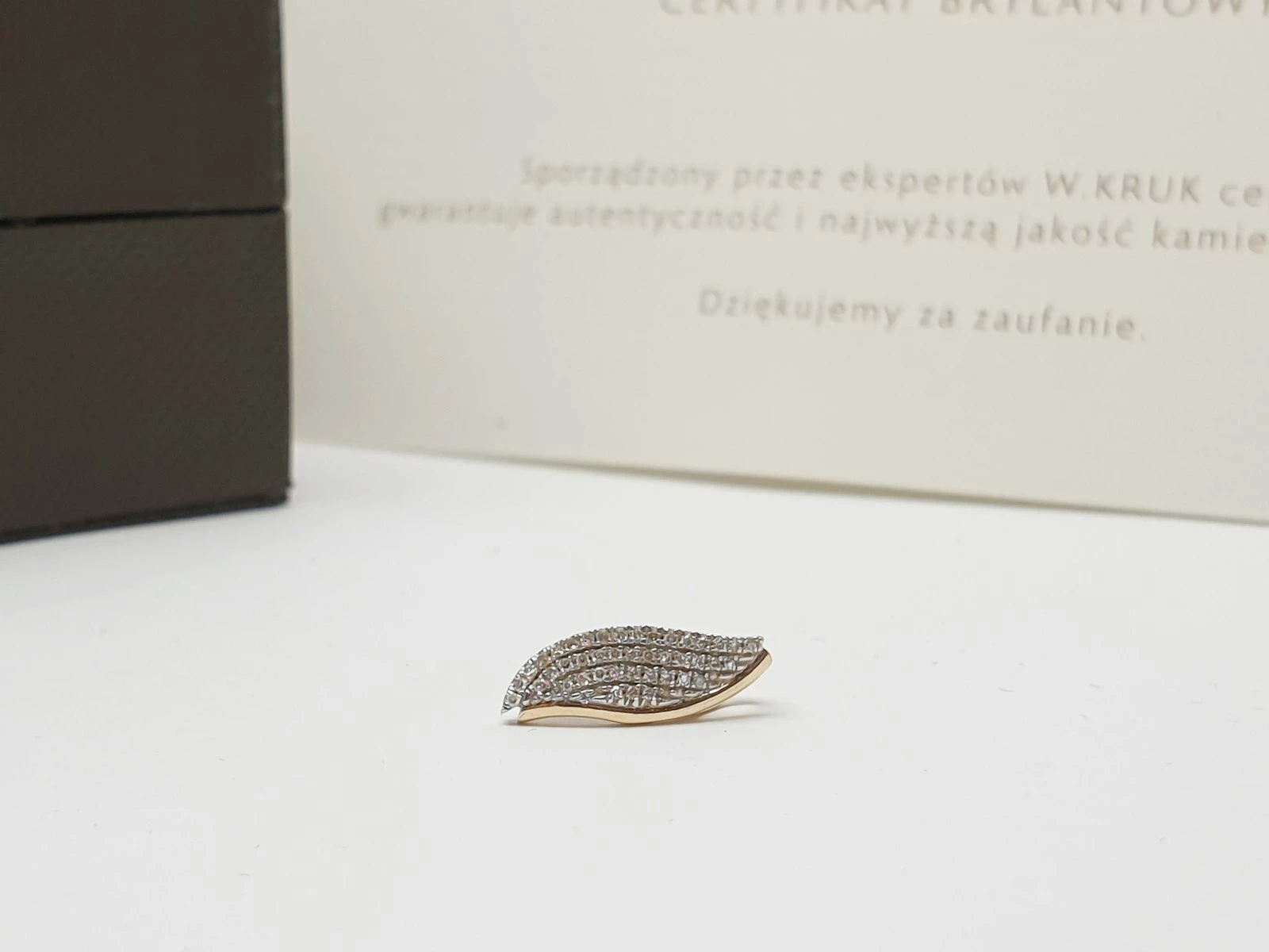 delikatna-zlota-zawieszka-z-diamentami-wkruk-006ct-585-motyw-129129-21