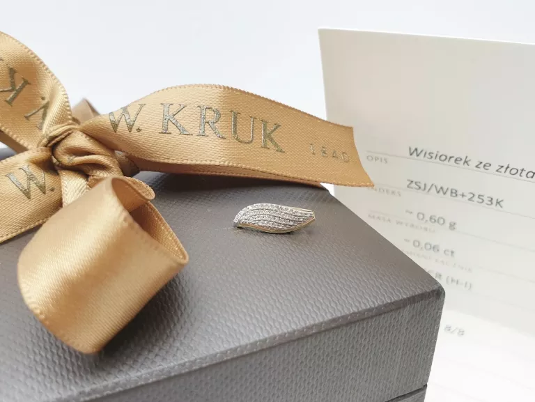 delikatna-zlota-zawieszka-z-diamentami-wkruk-006ct-585-plec-15851-1