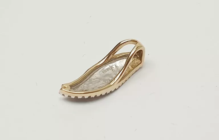 delikatna-zlota-zawieszka-z-diamentami-wkruk-006ct-585-material-15835-2