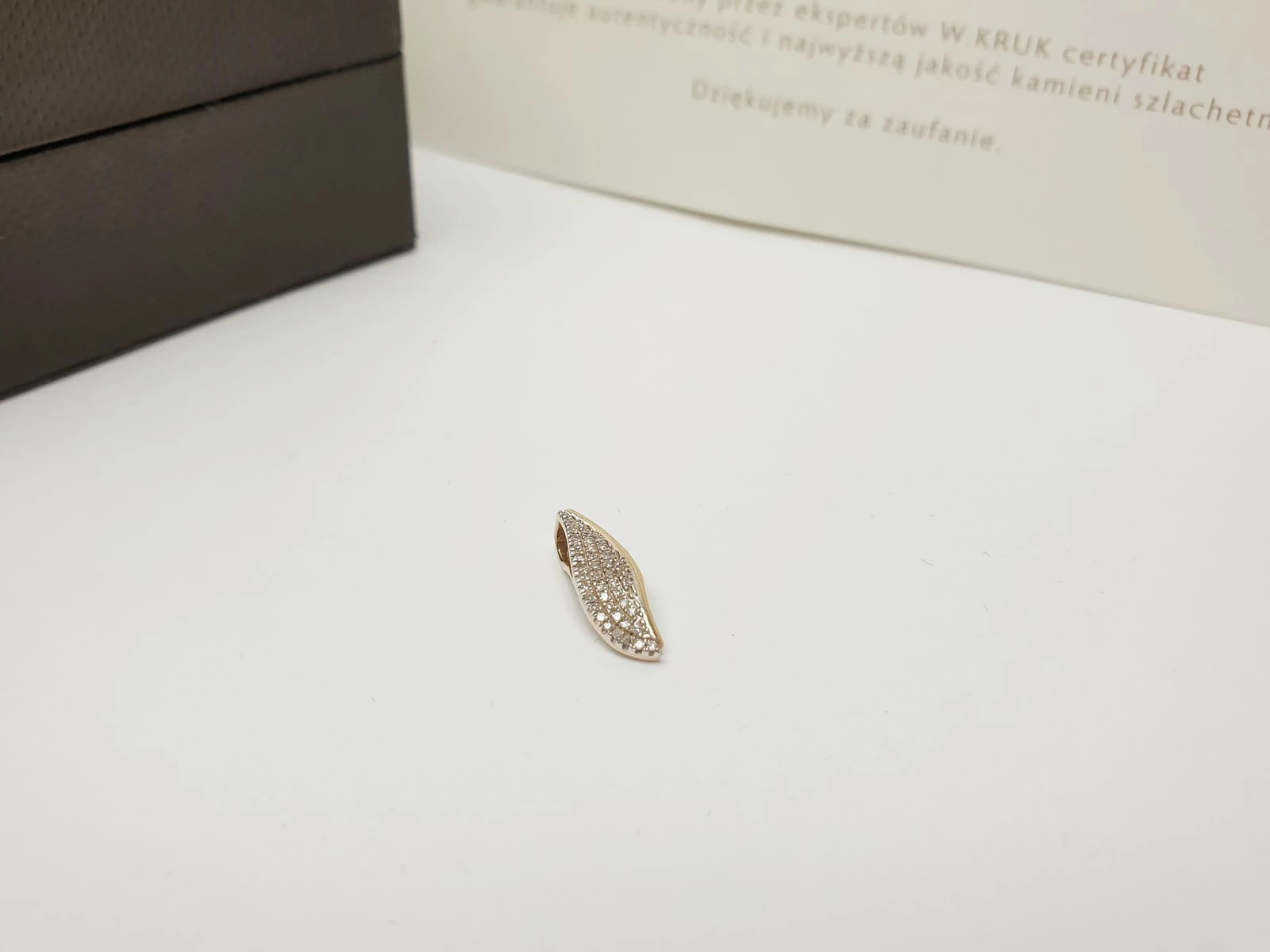 delikatna-zlota-zawieszka-z-diamentami-wkruk-006ct-585-stan-11323-2