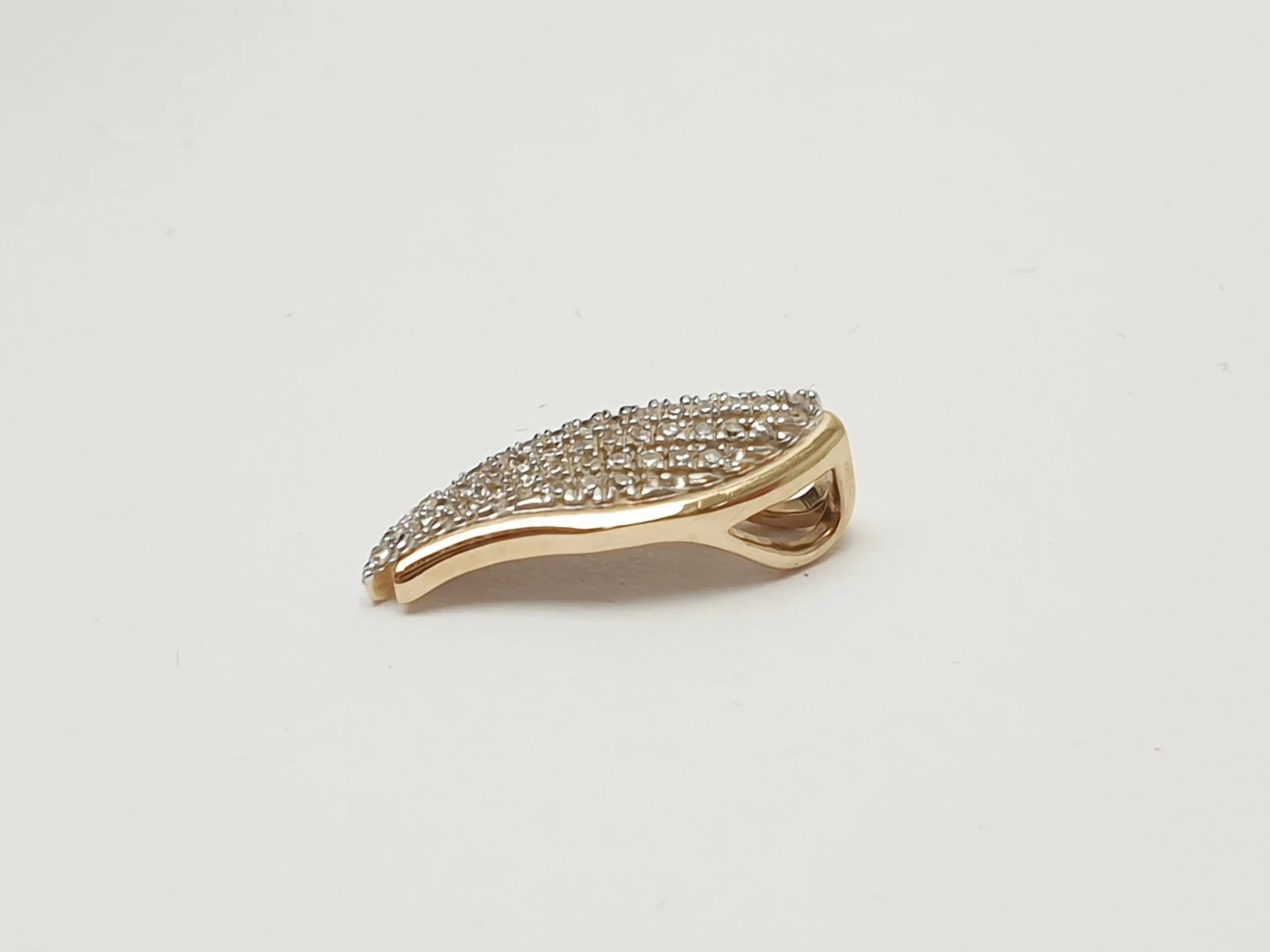 delikatna-zlota-zawieszka-z-diamentami-wkruk-006ct-585-rodzaj-2205-2