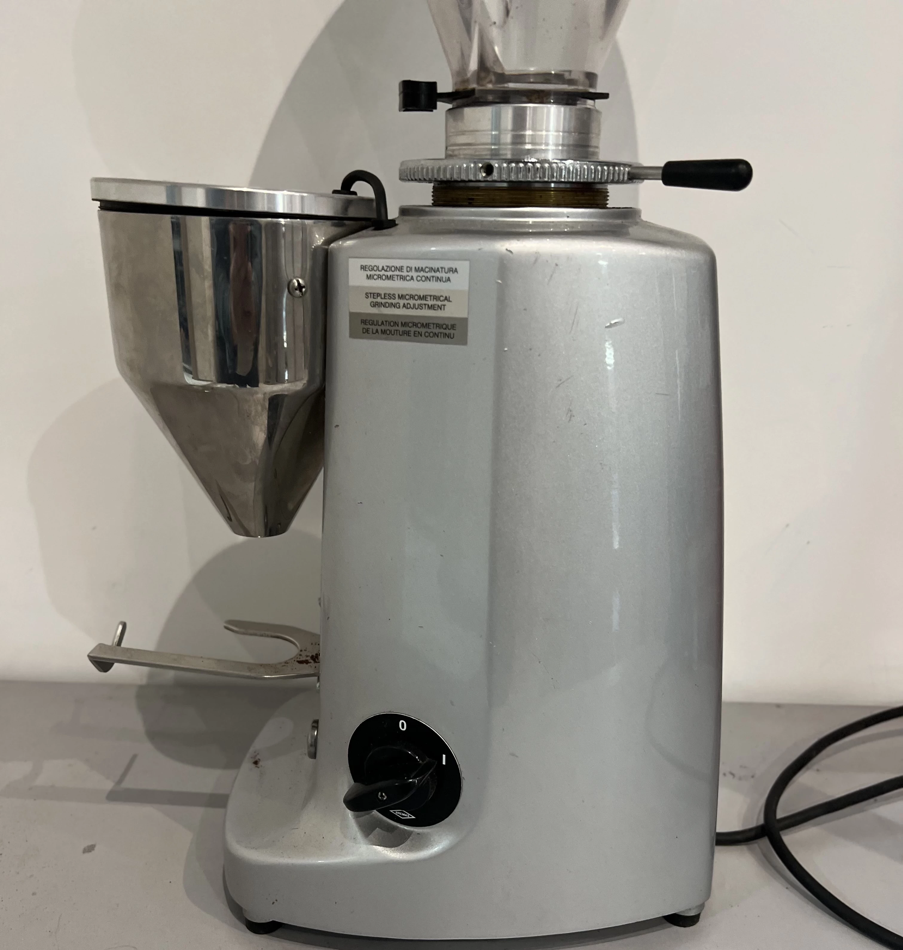 mlynek-do-kawy-elektryczny-automatyczny-ean-gtin-8710103954194