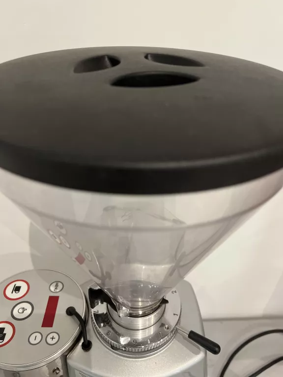 mlynek-do-kawy-elektryczny-automatyczny-kolor-dominujacy-129357-3