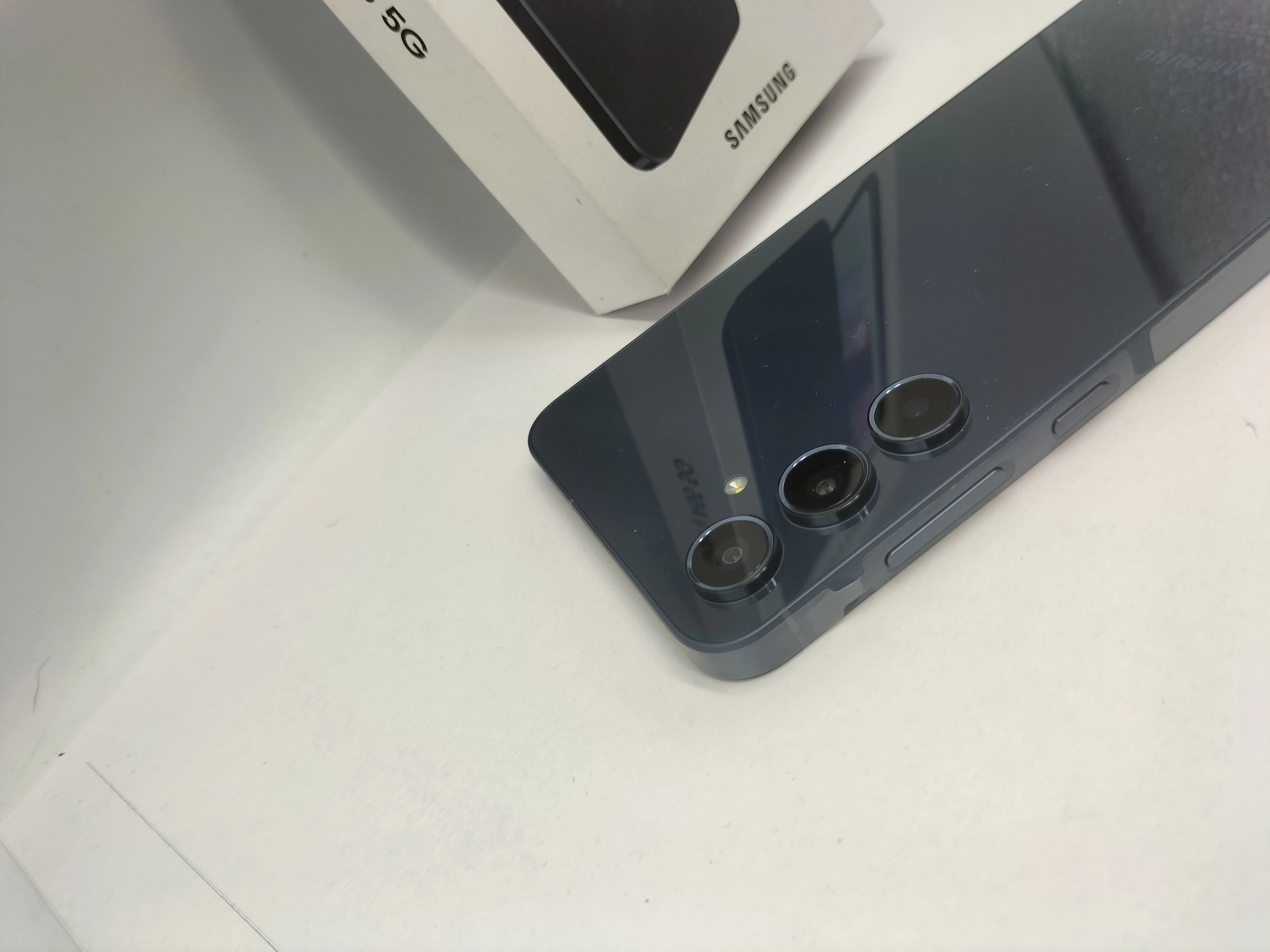 telefon-samsung-a55-5g-256gb-stan-11323-2