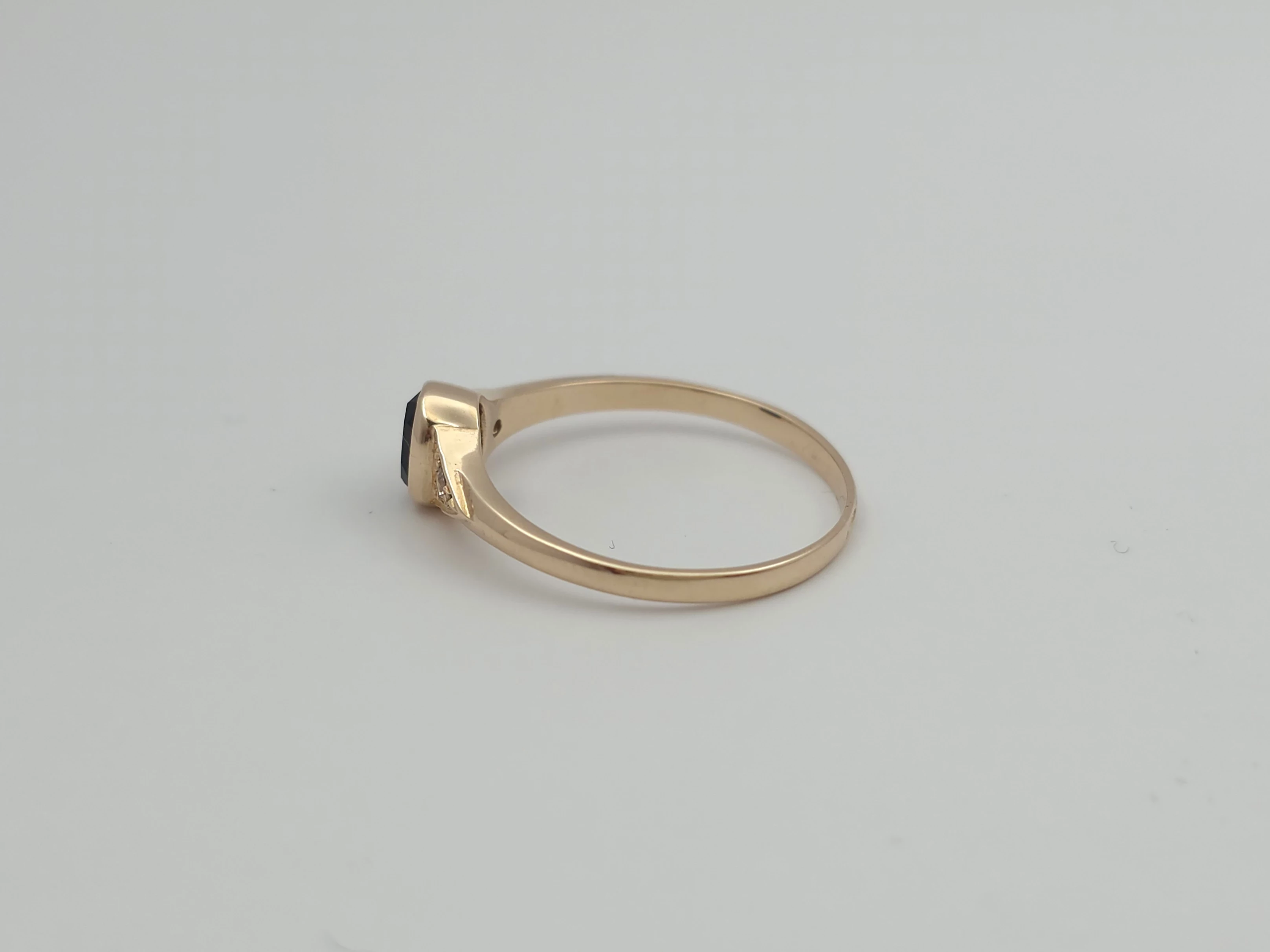 zloty-pierscionek-585-14k-r19-205g-kolor-dominujacy-205826-225106