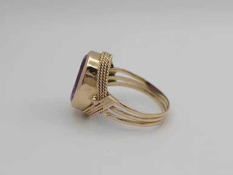 zloty-pierscionek-z-fioletowa-cyrkonia-585-14k-r19-590g-waga-590