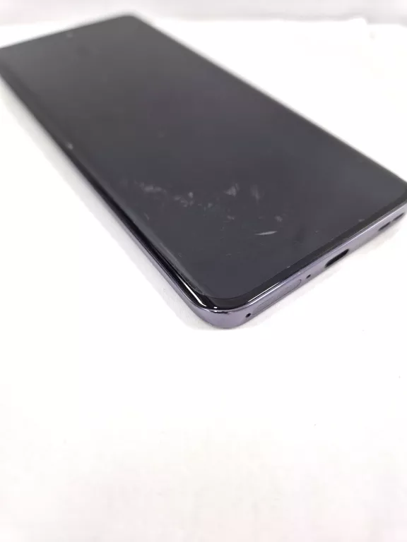 TELEFON OPPO RENO12 12 GB / 256 GB 5G