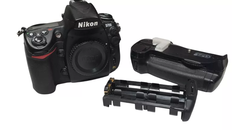 APARAT NIKON D700 + GRIP MB-D10 NIKON