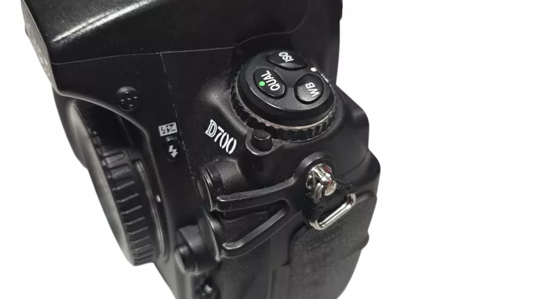 APARAT NIKON D700 + GRIP MB-D10 NIKON