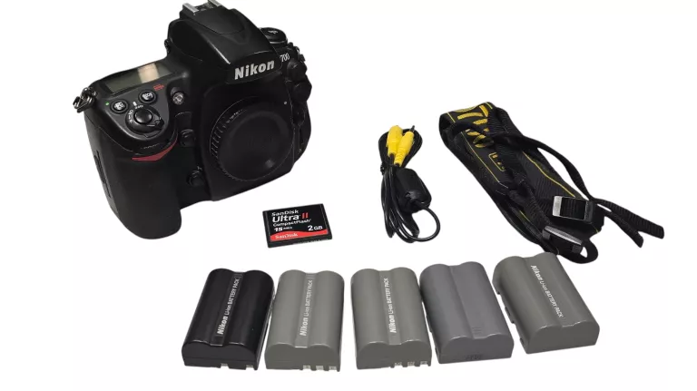 APARAT NIKON D700 + GRIP MB-D10 NIKON