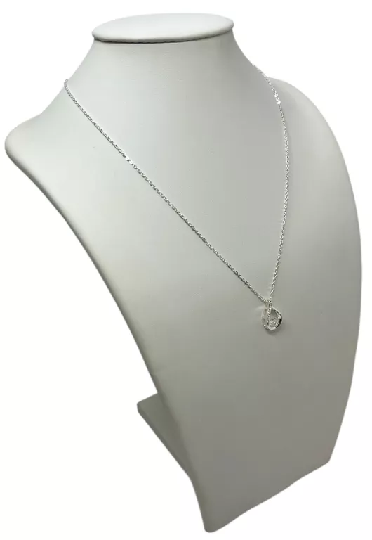 SREBRNY ŁAŃCUSZEK Z UROCZĄ ZAWIESZKĄ 2,6G/P.925/41-46CM