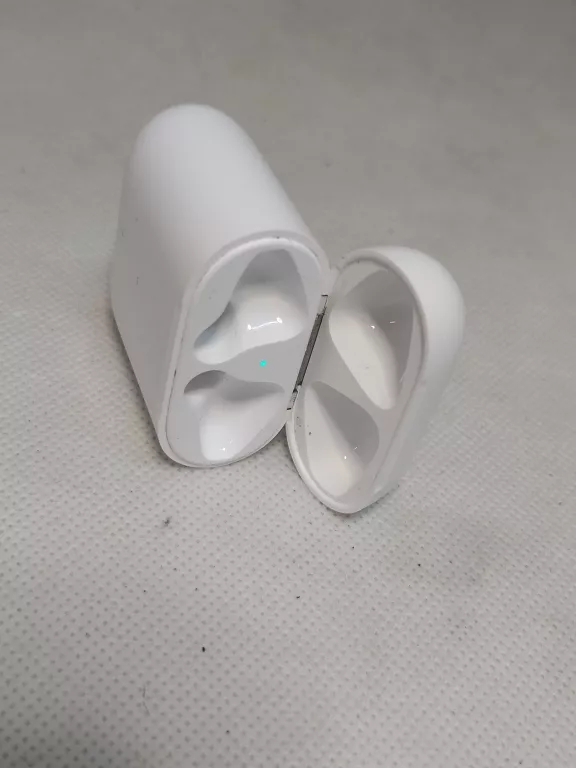 SLUCHAWKI AIRPODS 2