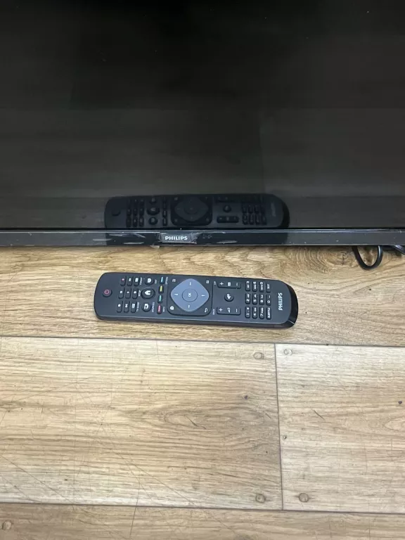TELEWIZOR PHILIPS 32PHT4503 + PILOT