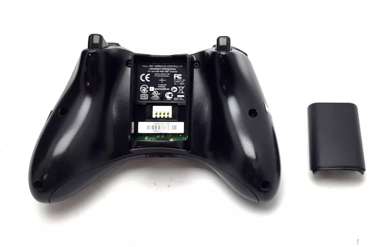 KONSOLA XBOX 360 SLIM 250GB PAD