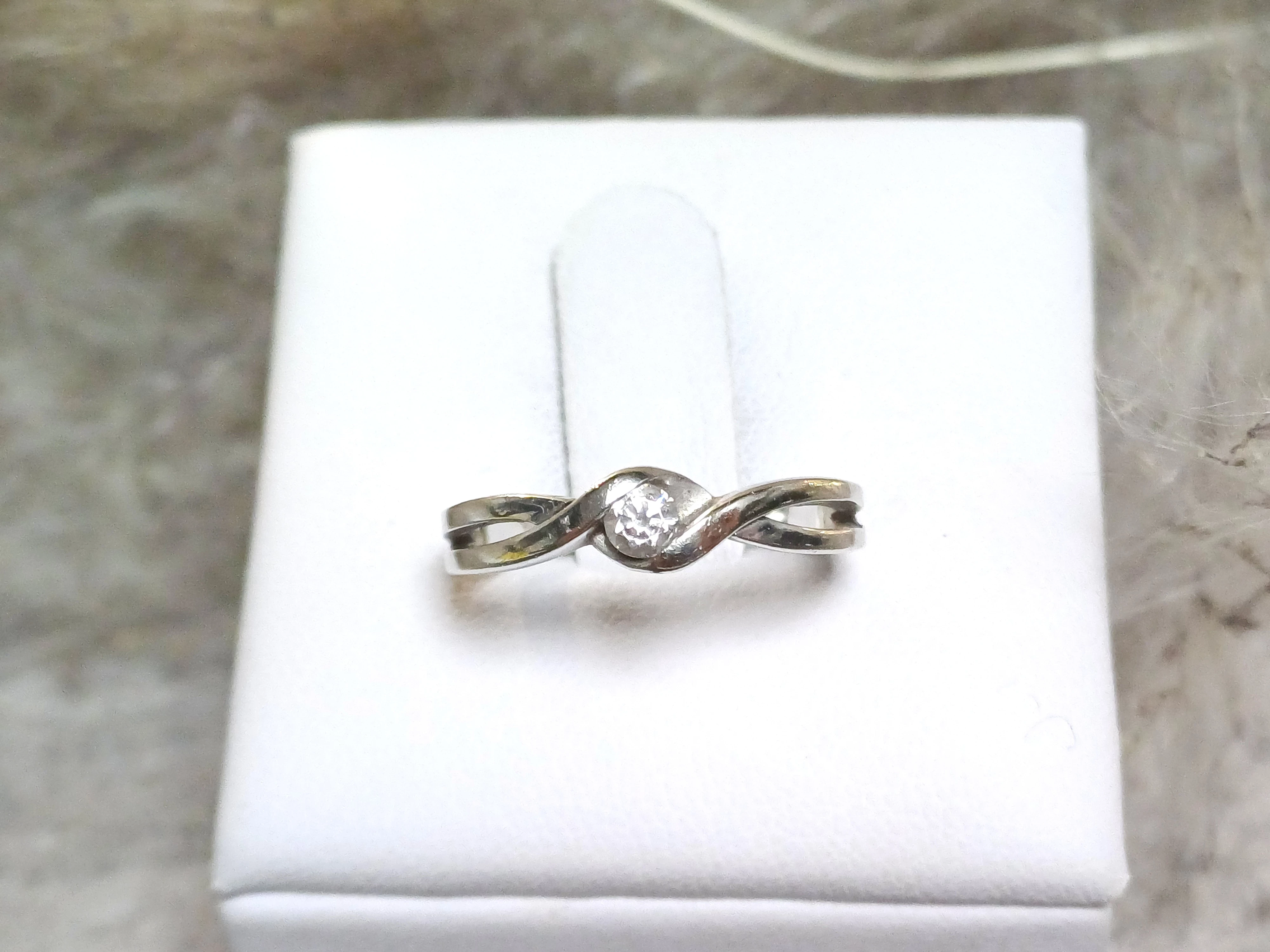 zloty-pierscionek-biale-zloto-proba-585-waga-175g-rozmiar-10-kamien-17088-128