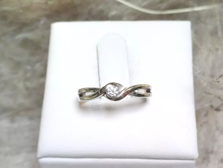 zloty-pierscionek-biale-zloto-proba-585-waga-175g-rozmiar-10-kamien-17088-128