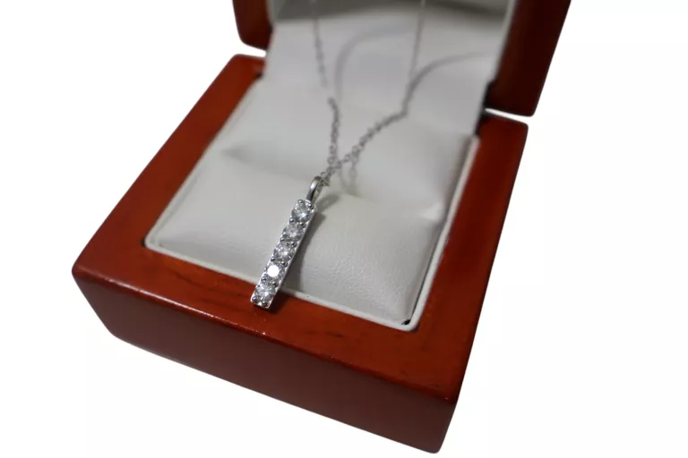PIĘKNY SREBRNY ŁAŃCUSZEK Z ZAWIESZKĄ 925 1,58G