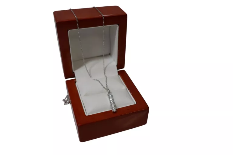 PIĘKNY SREBRNY ŁAŃCUSZEK Z ZAWIESZKĄ 925 1,58G